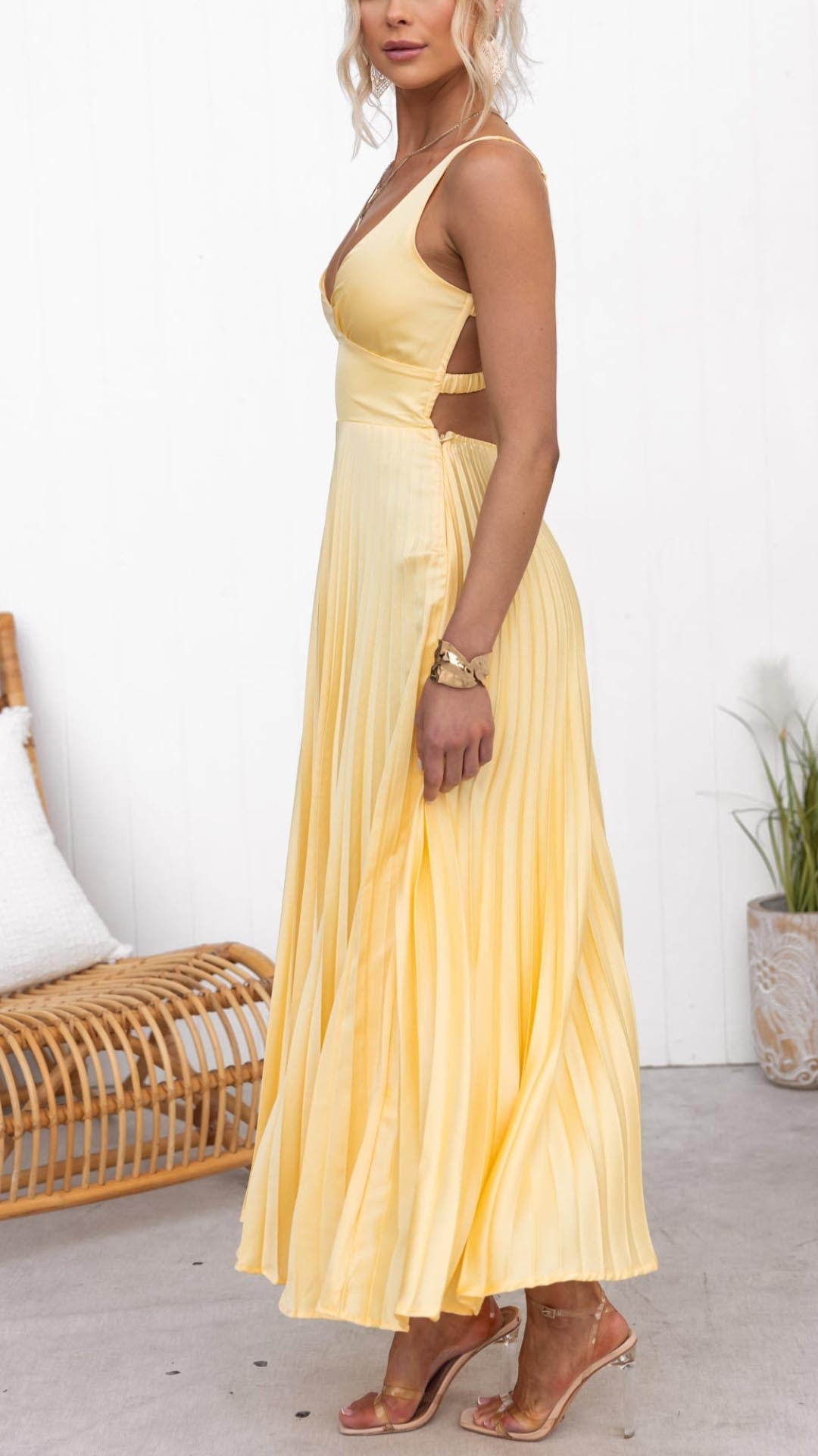 Sara | Pleated V-Neck Maxi Dress